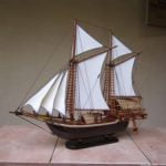 Gambar kapal pinisi miniatur