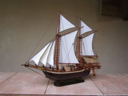 Gambar kapal pinisi miniatur